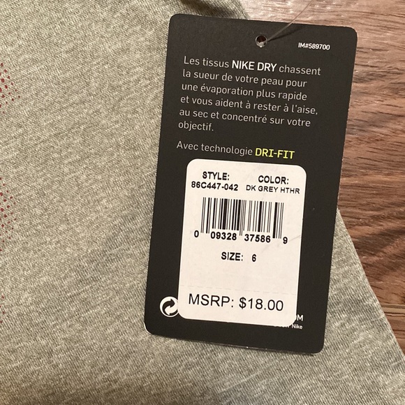 Nike shirt 5/6 m brand new with tags - Picture 2 of 4